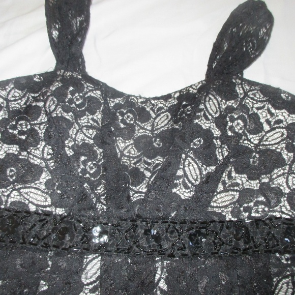 Black Lacy Formal Dress with Padding - Picture 5 of 7